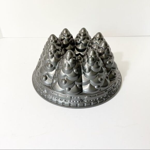 Nordic Ware Christmas Tree Bundt Cake Mold - Picture 1 of 4